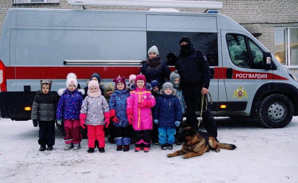 Архангельские росгвардейцы рассказали детям о своей работе и правилах безопасного поведения